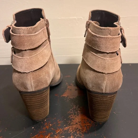 Guess Women’s Brown Suede Booties Size 7 1/2M - Picture 3 of 5